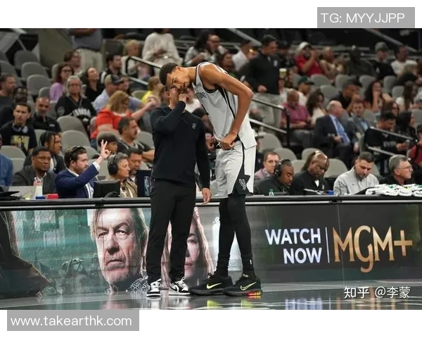 火箭战胜马刺，继续保持榜首位置